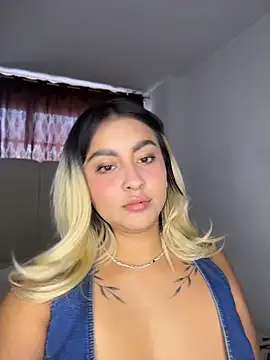 Snapshot of Elina_Hills chatting on May 22, 6:13 pm Elina Hills online show from May 22, 6:13 pm