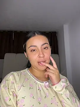 Snapshot of Elina_Hills chatting on May 24, 12:04 am Elina Hills online show from May 24, 12:04 am