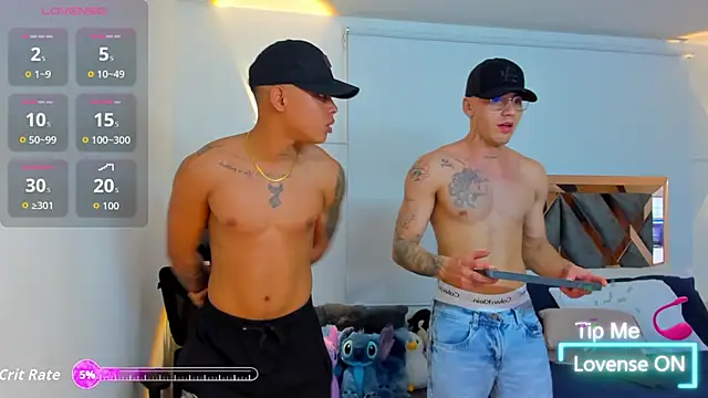 Snapshot of Hot_Guysxxx19 chatting on October 31, 2:34 am Hot Guysxxx19 online show from October 31, 2:34 am