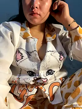 lylyyou online show from December 3, 11:08 am