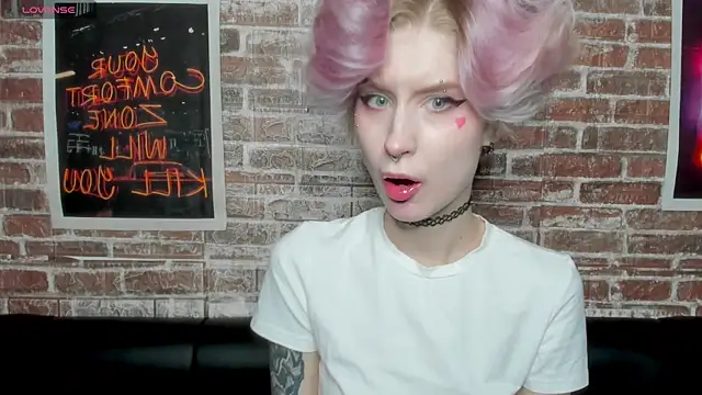 Angel Julles online show from May 2, 3:11 am
