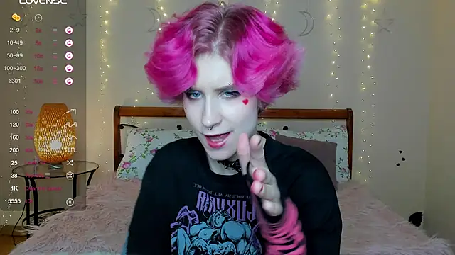 Angel Julles online show from May 10, 9:53 pm