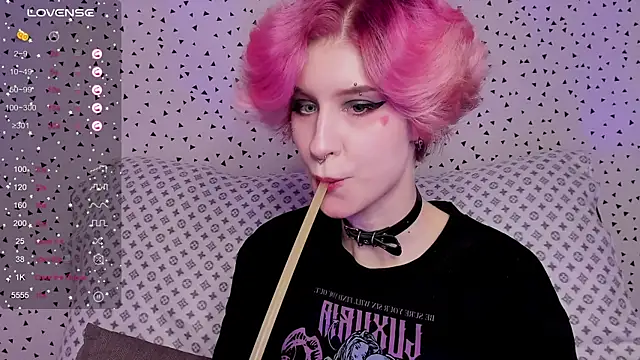 Angel Julles online show from May 31, 5:09 pm