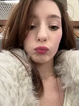 LilluKatten online show from December 15, 9:24 am