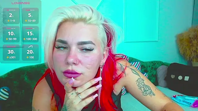 Snapshot of lada_love chatting on November 4, 10:09 pm lada love online show from November 4, 10:09 pm