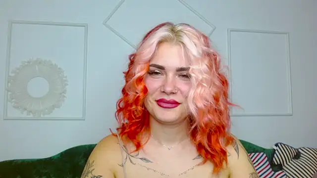 Snapshot of lada_love chatting on November 10, 8:52 pm lada love online show from November 10, 8:52 pm