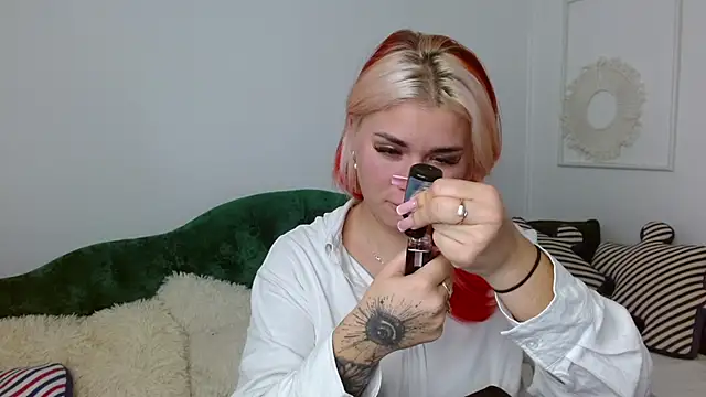 Snapshot of lada_love chatting on November 24, 8:30 pm lada love online show from November 24, 8:30 pm