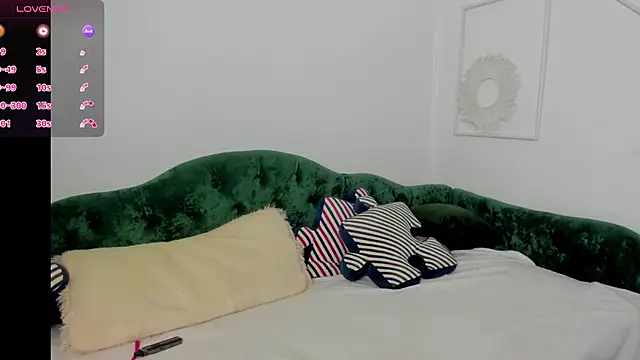 Snapshot of lada_love chatting on December 1, 8:36 pm lada love online show from December 1, 8:36 pm