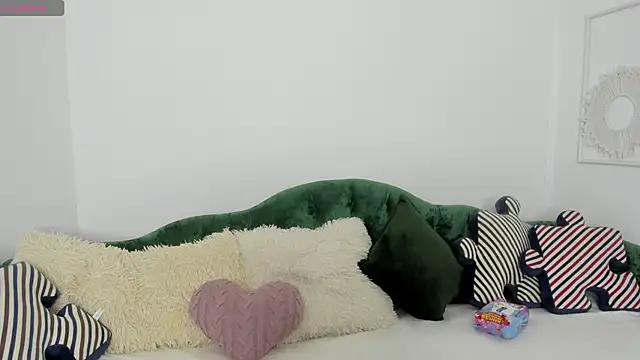 Snapshot of lada_love chatting on December 4, 10:18 pm lada love online show from December 4, 10:18 pm