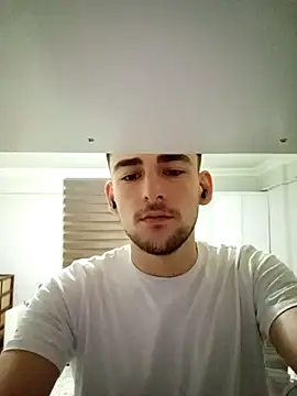 Snapshot of yasinesra757_ chatting on December 21, 3:19 pm yasinesra757 online show from December 21, 3:19 pm