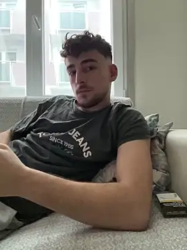 Snapshot of yasinesra757_ chatting on February 17, 8:22 am yasinesra757 online show from February 17, 8:22 am