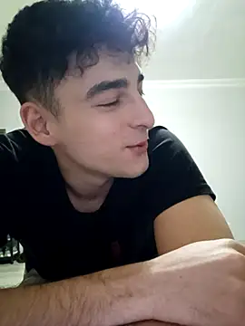 Snapshot of yasinesra757_ chatting on March 22, 4:32 pm yasinesra757 online show from March 22, 4:32 pm