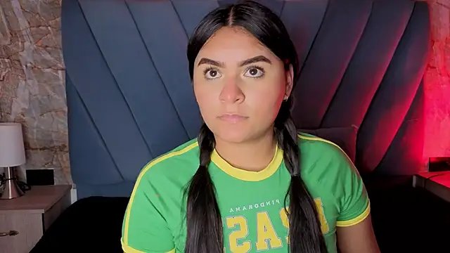 amarahanks1 online show from November 12, 3:45 pm