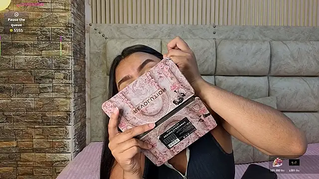 amarahanks1 online show from December 17, 7:42 pm