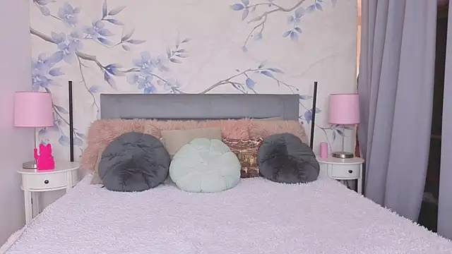 Sandra angel  online show from November 20, 11:15 pm