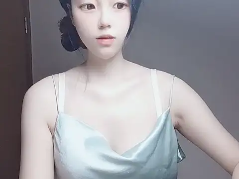 JuliaNoir online show from November 27, 5:53 am