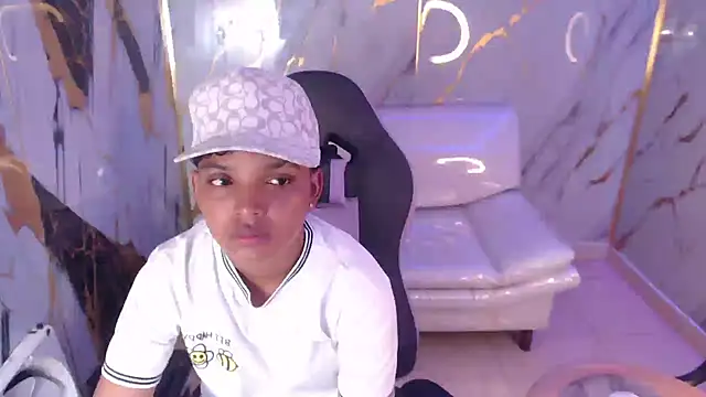 stormi rouse18 online show from November 1, 1:13 pm