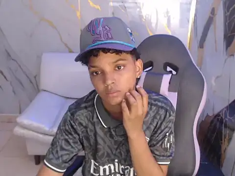 stormi rouse18 online show from November 4, 1:32 pm