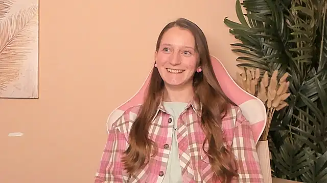 Snapshot of EwaBuiKama chatting on October 31, 3:24 pm EwaBuiKama online show from October 31, 3:24 pm