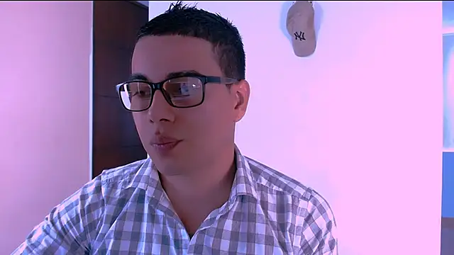 Snapshot of Daniel_De_la_rose chatting on October 31, 12:50 pm Daniel De la rose online show from October 31, 12:50 pm