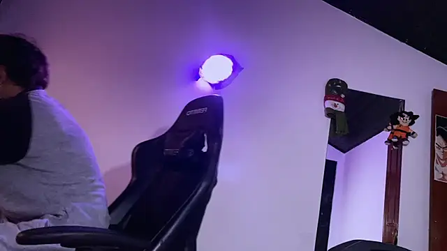 3v1l online show from December 3, 8:07 pm