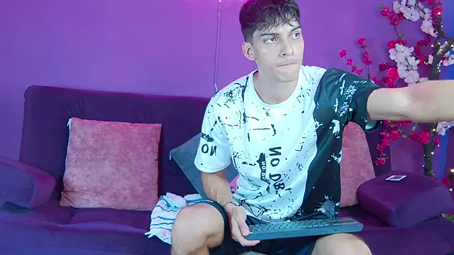 AlessioVitale online show from November 25, 12:16 pm