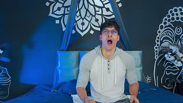 AlessioVitale online show from January 6, 12:09 pm