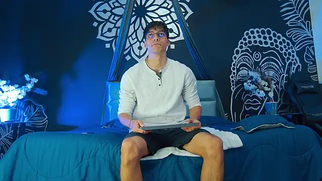 AlessioVitale online show from January 8, 12:07 pm