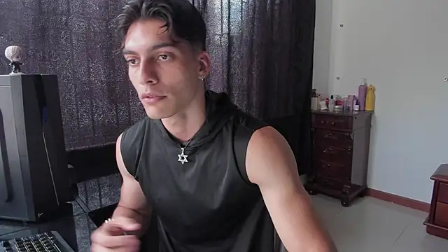 AlessioVitale online show from March 28, 9:58 pm