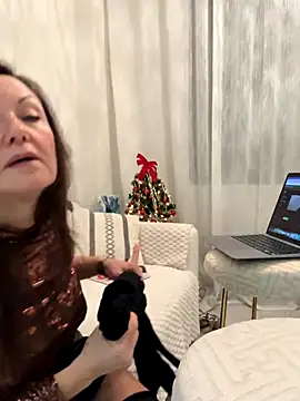 Snapshot of HotLdyllic chatting on December 21, 4:03 pm HotLdyllic online show from December 21, 4:03 pm