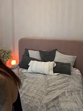 HotLdyllic online show from April 11, 7:35 am