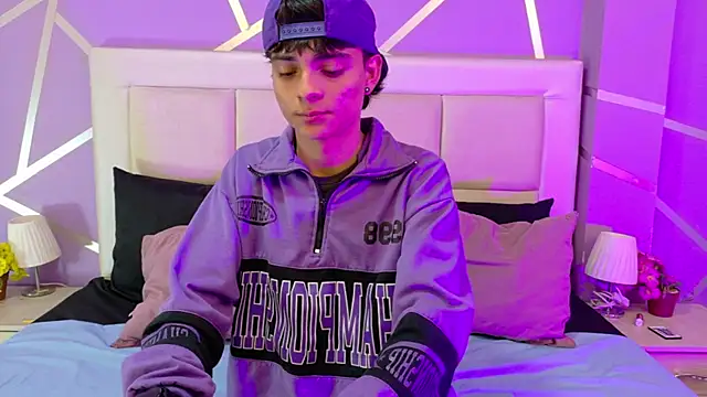 Snapshot of Orion_XXX chatting on October 31, 8:32 pm Orion XXX online show from October 31, 8:32 pm