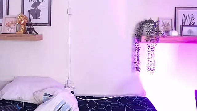 Madisonkay online show from April 24, 7:05 pm