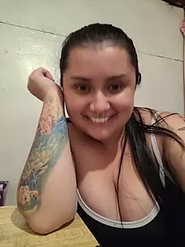 Snapshot of CurvyNoir chatting on May 13, 3:26 am CurvyNoir online show from May 13, 3:26 am