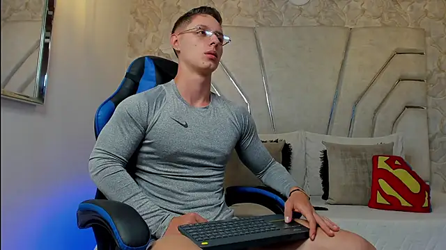 MAXTHOMSON online show from March 12, 1:23 am