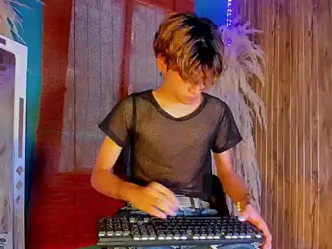 Leo Glow online show from December 19, 12:45 pm