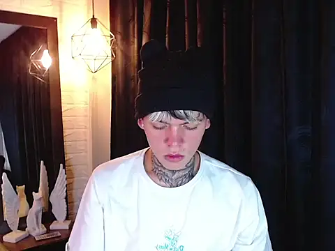 frankboyx online show from November 12, 7:24 pm