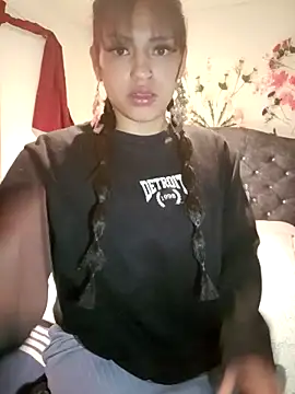 BellaChiquis  online show from January 14, 10:14 pm