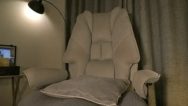 lianewhite online show from April 21, 2:51 am