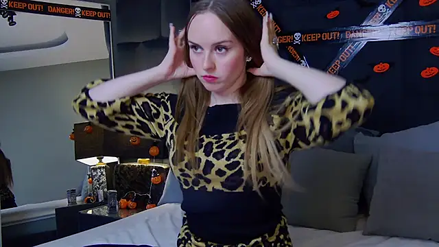 Snapshot of MollyMazer chatting on November 2, 9:11 am MollyMazer online show from November 2, 9:11 am