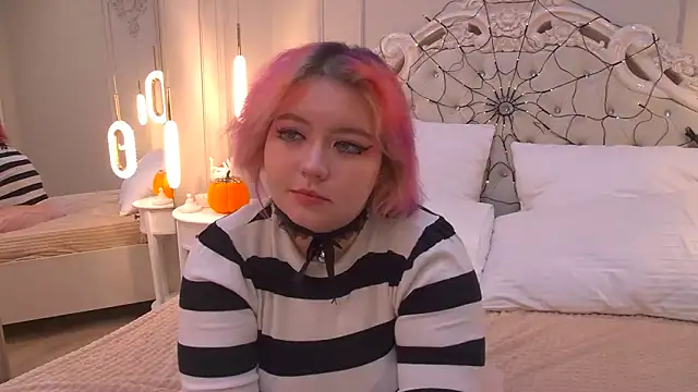 Snapshot of JennyBloom chatting on November 8, 7:30 am JennyBloom online show from November 8, 7:30 am