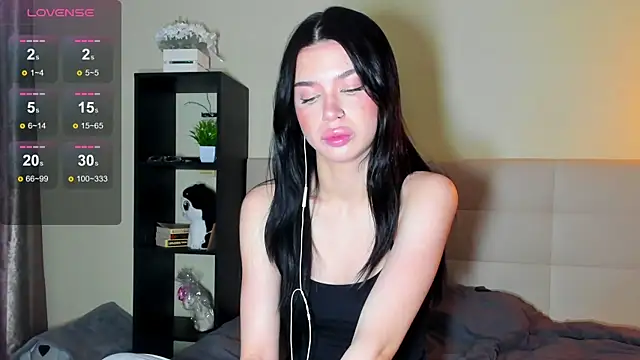 Snapshot of Tune_Godnesss chatting on July 5, 12:06 am Tune Godnesss online show from July 5, 12:06 am