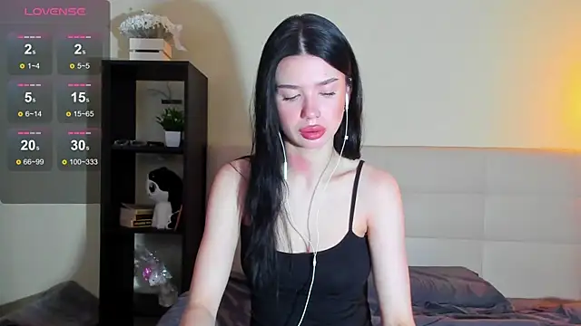 Snapshot of Tune_Godnesss chatting on July 6, 12:07 am Tune Godnesss online show from July 6, 12:07 am