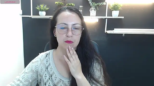 Lauryn Jones online show from April 14, 7:20 pm