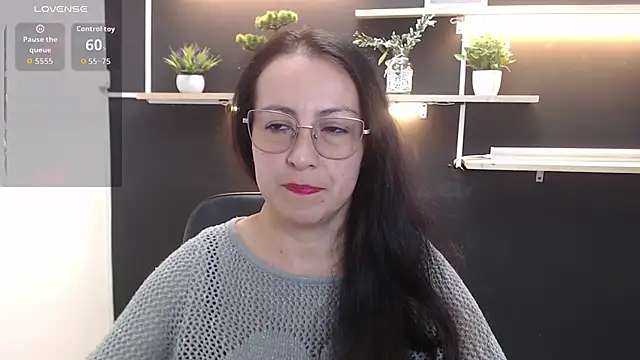 Lauryn Jones online show from April 21, 4:56 pm