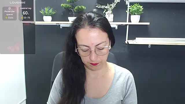 Snapshot of Lauryn_Jones chatting on April 27, 5:33 pm Lauryn Jones online show from April 27, 5:33 pm
