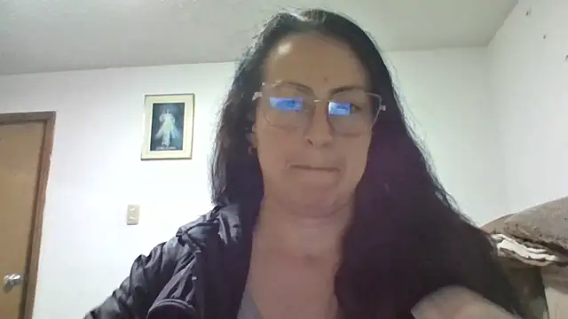 Snapshot of Lauryn_Jones chatting on April 28, 3:22 am Lauryn Jones online show from April 28, 3:22 am