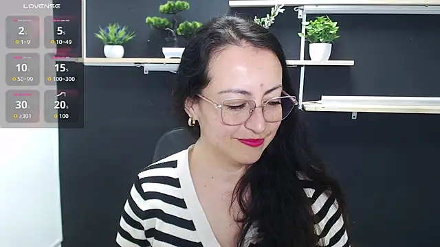 Snapshot of Lauryn_Jones chatting on April 28, 6:46 pm Lauryn Jones online show from April 28, 6:46 pm