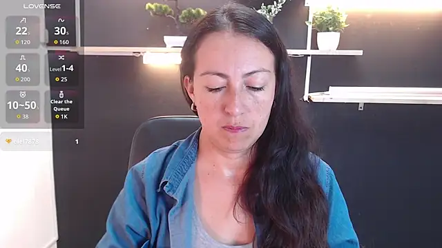 Snapshot of Lauryn_Jones chatting on May 11, 5:21 pm Lauryn Jones online show from May 11, 5:21 pm