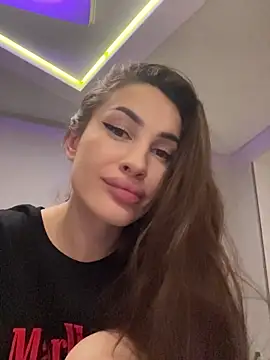 Muna Luu online show from October 31, 10:11 pm